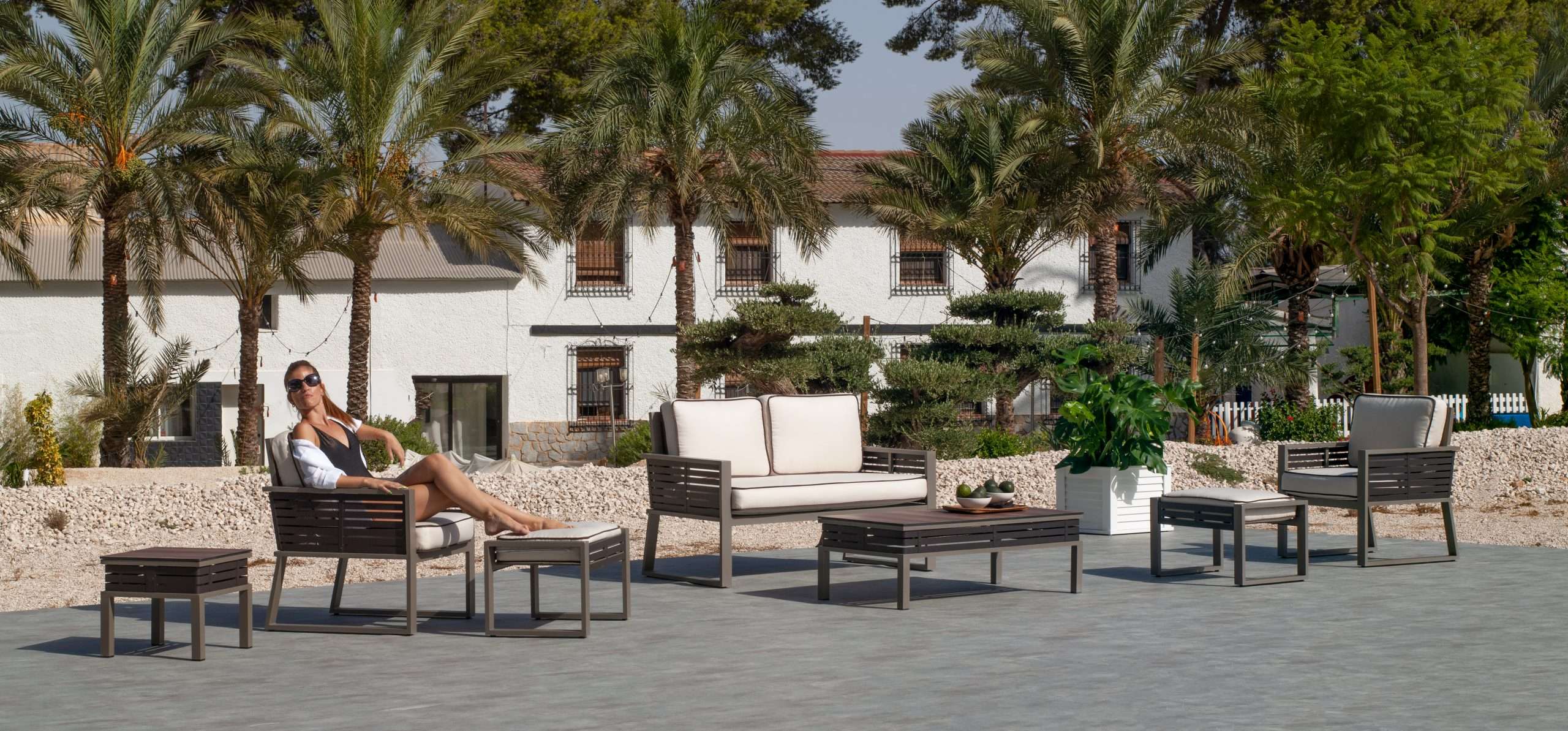 Diva-2 2-Seater Two-Tone Garden Sofa Diva-2 2-Seater Two-Tone Garden Sofa - Image 2