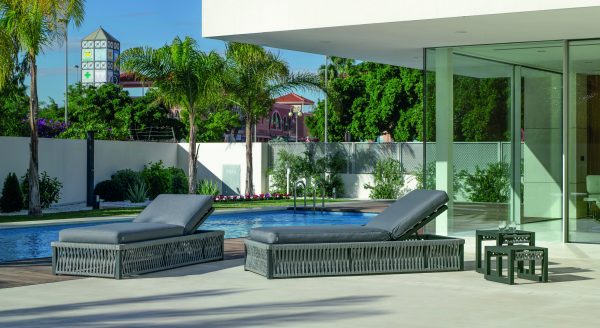 Pool lounge Cayman - Image 2