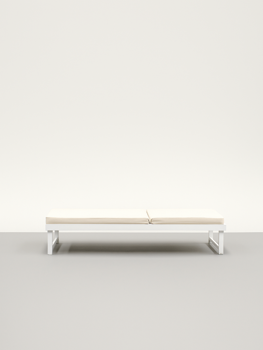 Nilo Hospitality Sun Lounger with Wheels