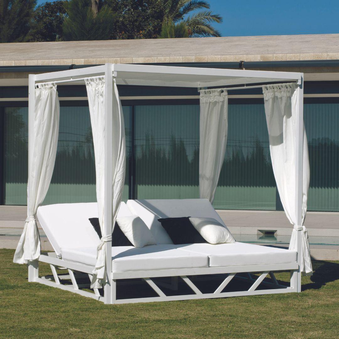 Bespoke curtains for daybeds