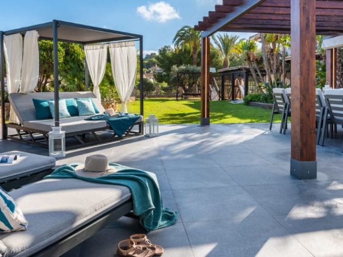 Balinese beds