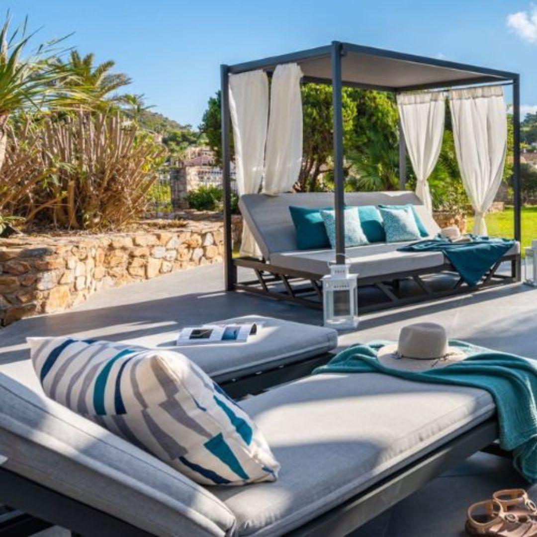 chill-out sun loungers